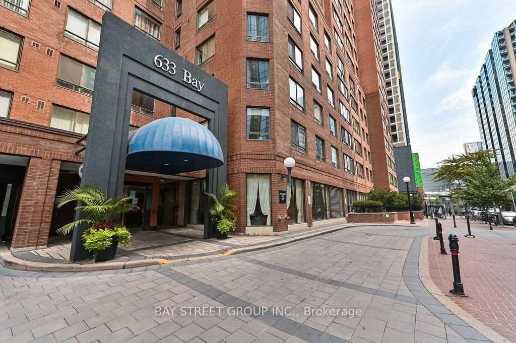 Property Photo: 633 Bay Street 1202 ON M5G 2G4