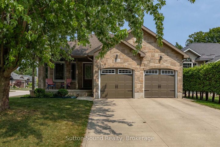 Property Photo: 221 2nd Avenue W ON N4K 0A6