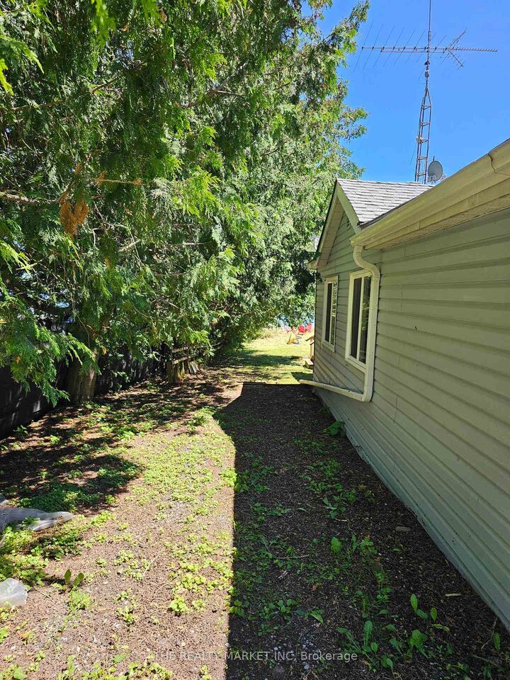 Property Photo:  