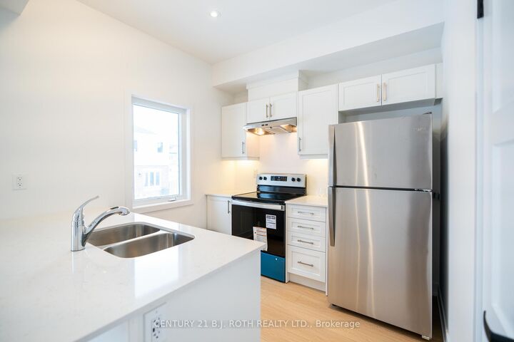 Property Photo: 236 Prince William Way ON L4N 0Y9