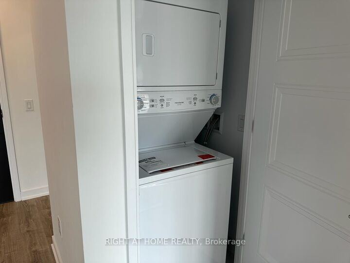 Property Photo:  25 Neighbourhood Lane 403  ON M8Y 0C4 