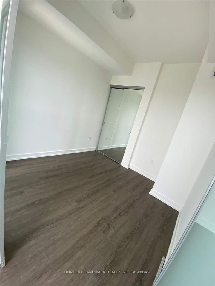 Photo de la propriété: 1 Yorkville Avenue 2409 ON M4W 0B1