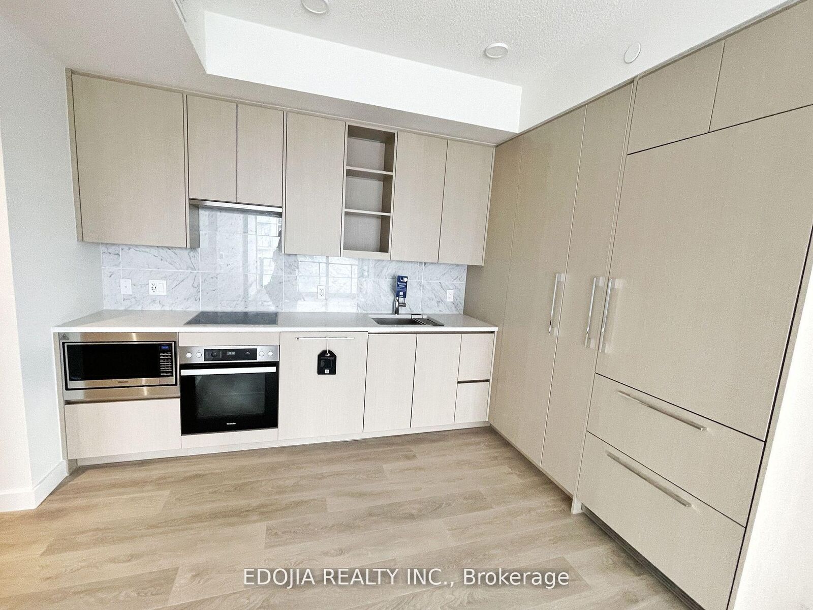 Property Photo:  85 McMahon Drive 1506  ON M2K 0H1 