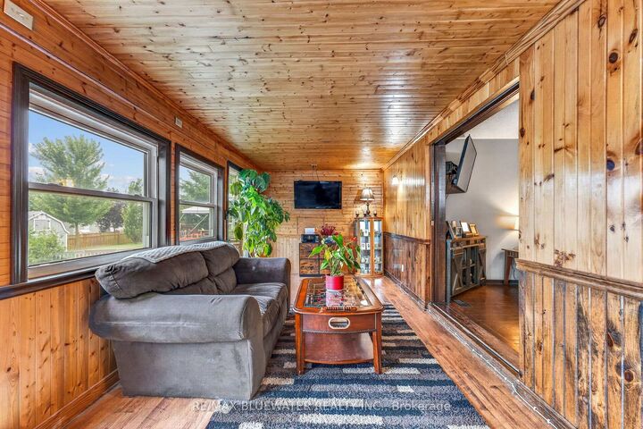Property Photo:  210 Hill Street  ON N0M 1L0 