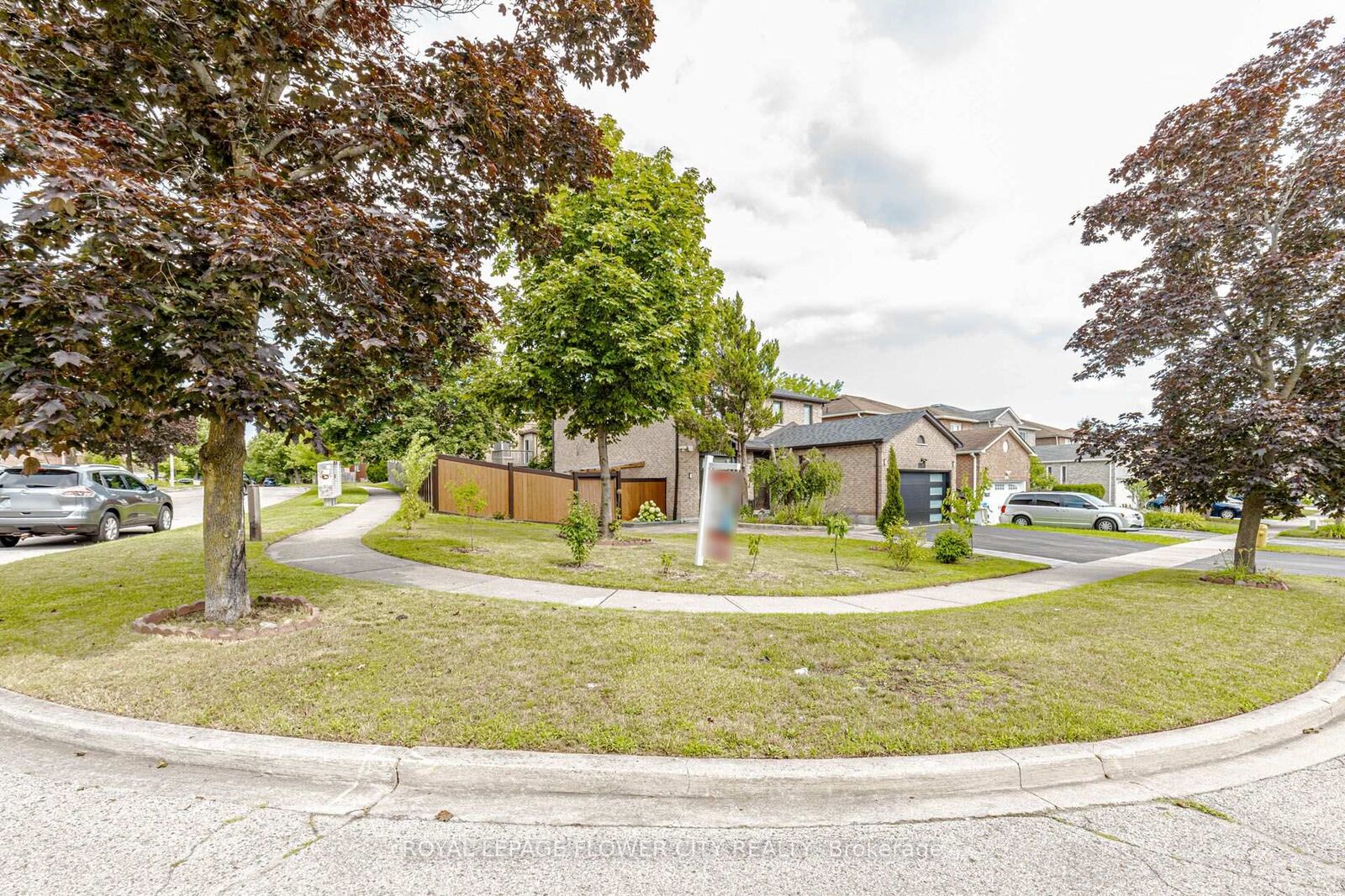 Property Photo: 1530 Somergrove Crescent ON L1X 2K7