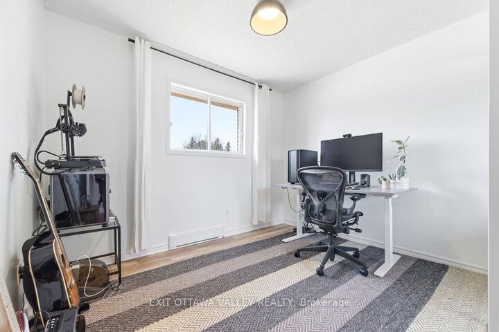 Property Photo:  587 Alfred Street E  ON K8A 8A2 