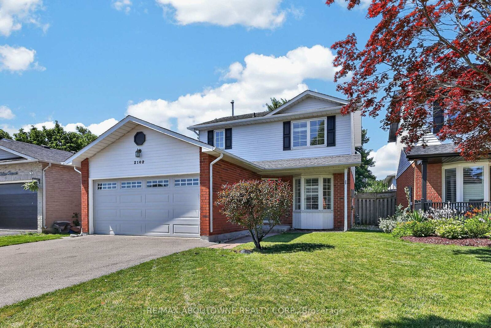Property Photo: 2102 Salma Crescent ON L7M 3T1