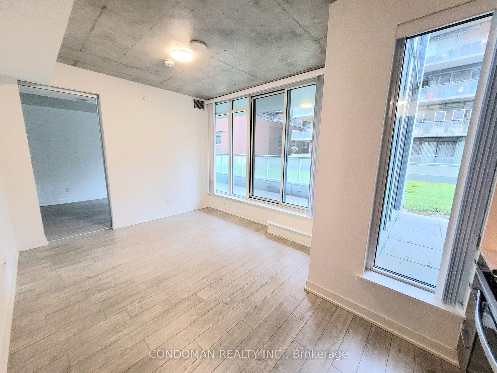 Photo de la propriété:  25 Baseball Place 202  ON M4M 0E7 