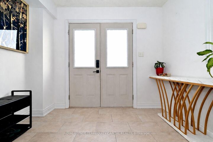 Property Photo: 31 Madelaine Drive 6 ON L9J 0G8