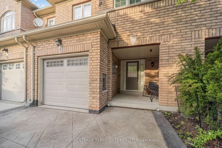 Property Photo:  7 Bamboo Grove  ON L6R 0L9 
