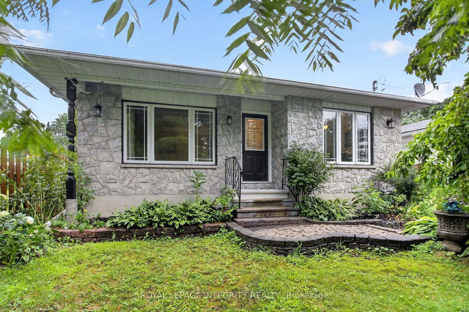 Property Photo:  333 Charron Street  ON K4K 1B2 