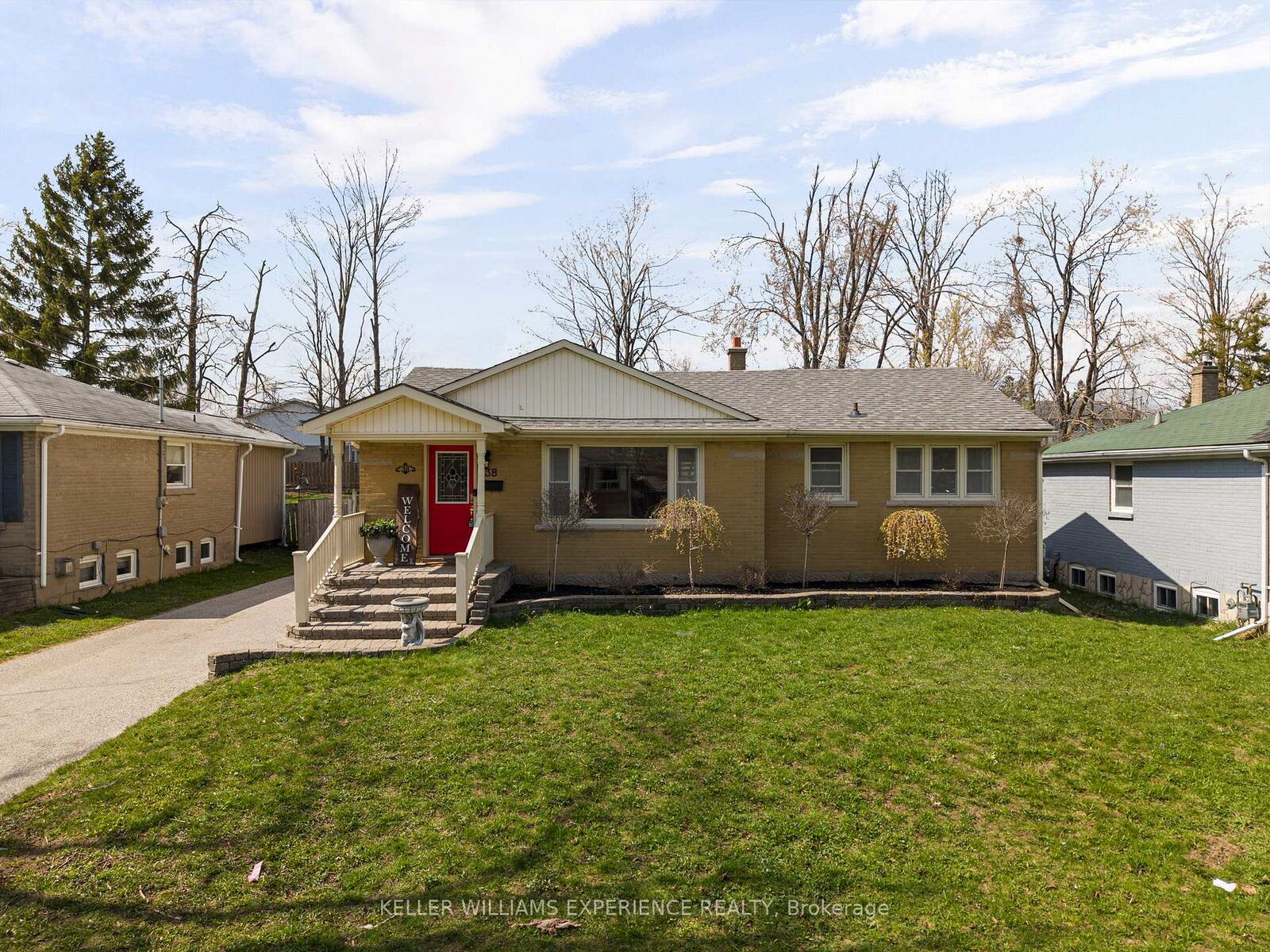 Property Photo:  38 North Street W  ON L3V 3S5 