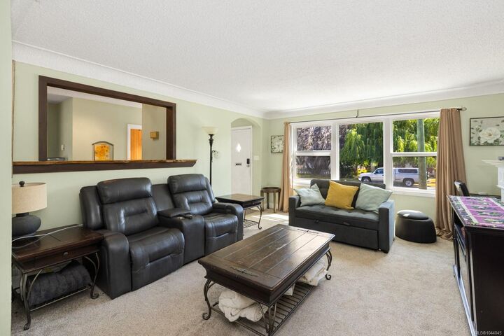 Property Photo:  461 Howard Ave  BC V9L 3M9 