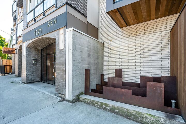 Property Photo:  1121 Fort St #203  BC V8V 3K9 