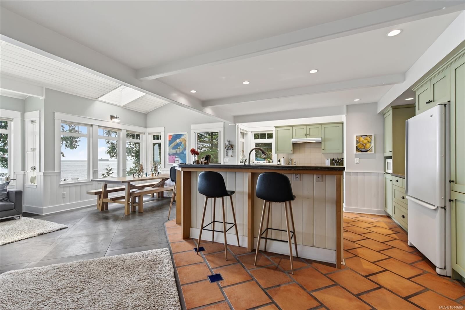Property Photo: 105 Island Park Dr BC V0N 1P0