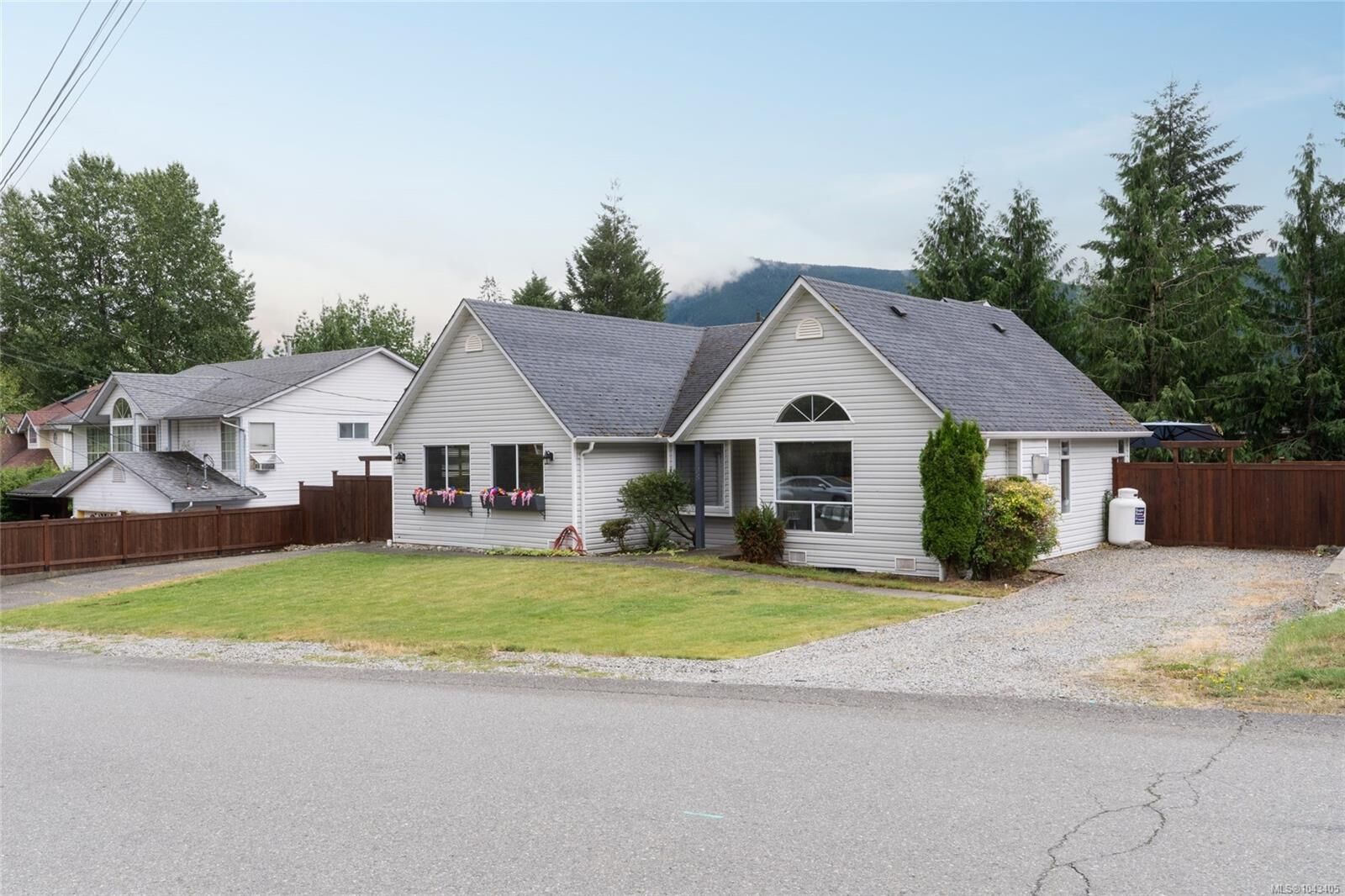 Property Photo: 108 River Rd BC V0R 2G0