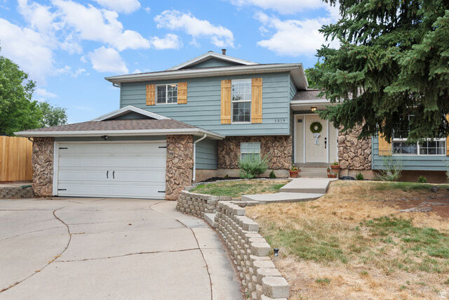 Property Photo: 1319 Rainbow Cir UT 84040
