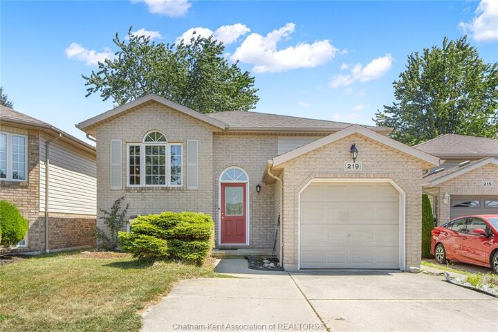219 Greenfield Lane — photo 1