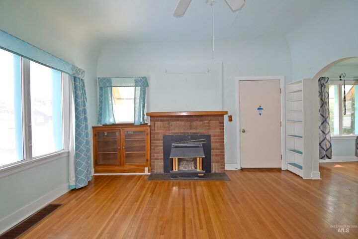 Property Photo: 1024 10th Street WA 99403