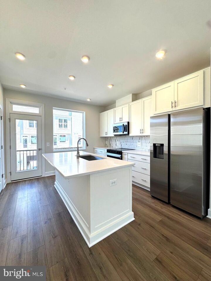 Property Photo:  13817 Chrisswind Avenue  VA 22191 