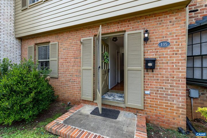 Property Photo:  135 Georgetown Green  VA 22901 