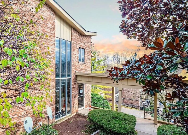 Property Photo:  3069 Alpine Terrace  OH 45208 