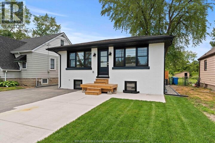 Property Photo: 557 Elinor Street ON N8P 1E3