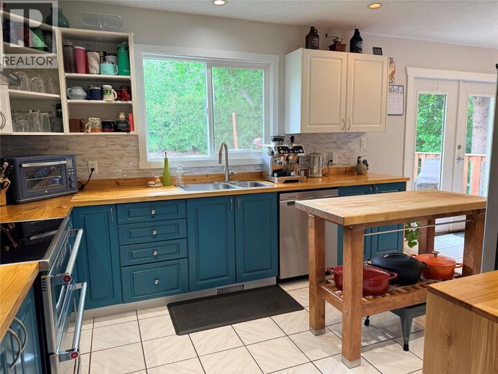 Property Photo: 466 Second Avenue BC V1R 4V5