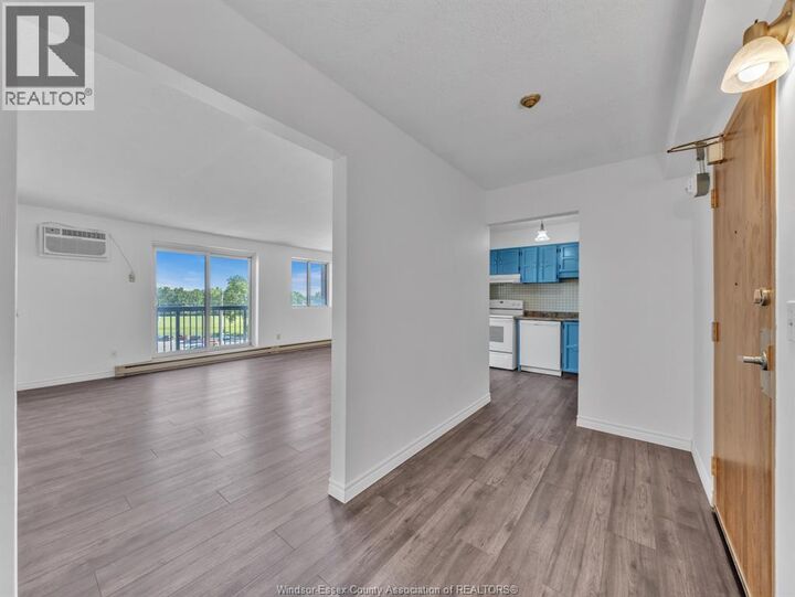 Property Photo:  3950 Wyandotte Street East 505  ON N8Y 1G5 