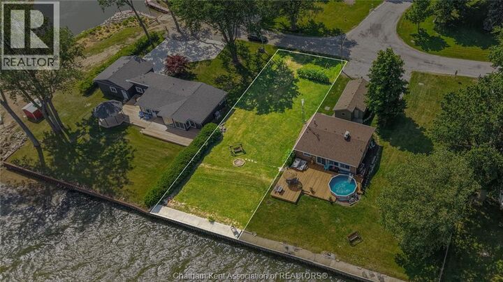 Property Photo:  85 Island Crescent  ON N0P 2L0 