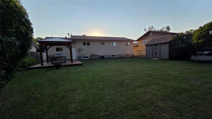 Property Photo: 219 Parkside Drive MB R0C 1B0