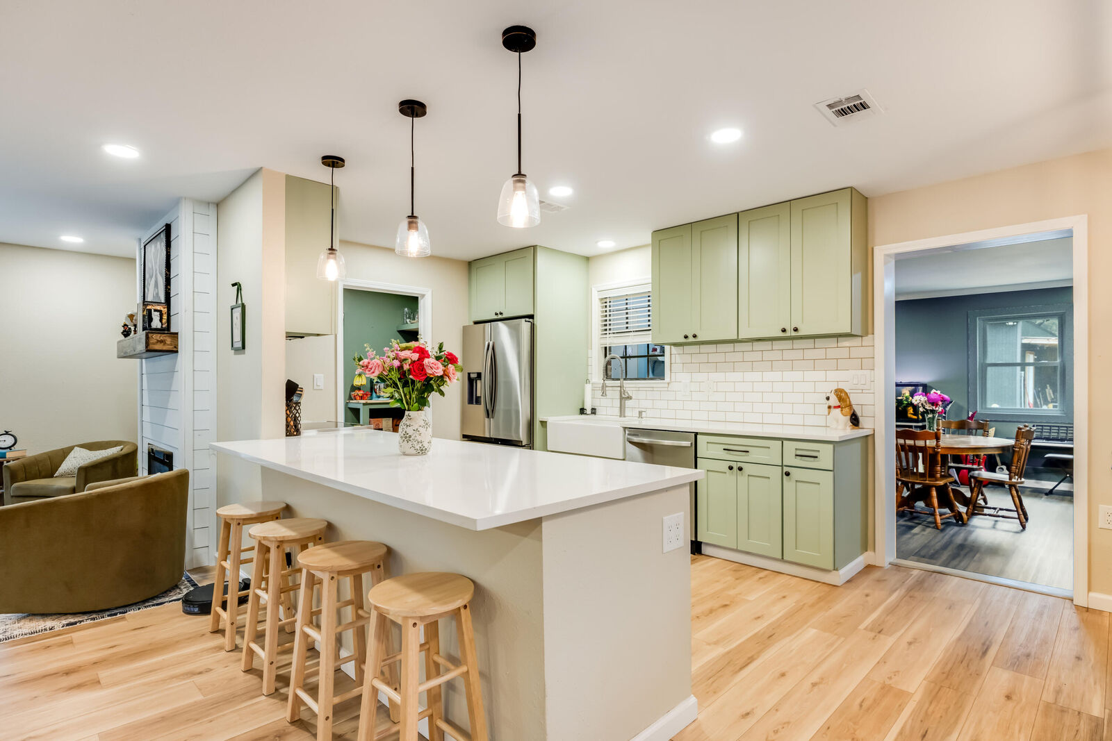 Property Photo: 3999 Painter Branch Road FL 32539