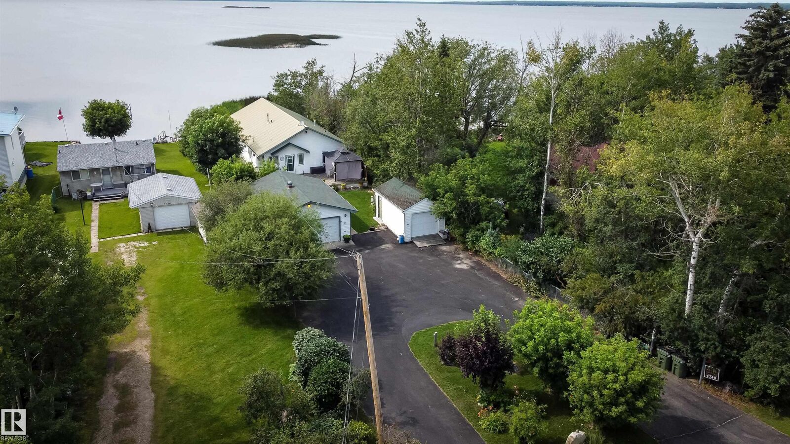 Property Photo: 4740 Sunset Drive AB T0E 0A0