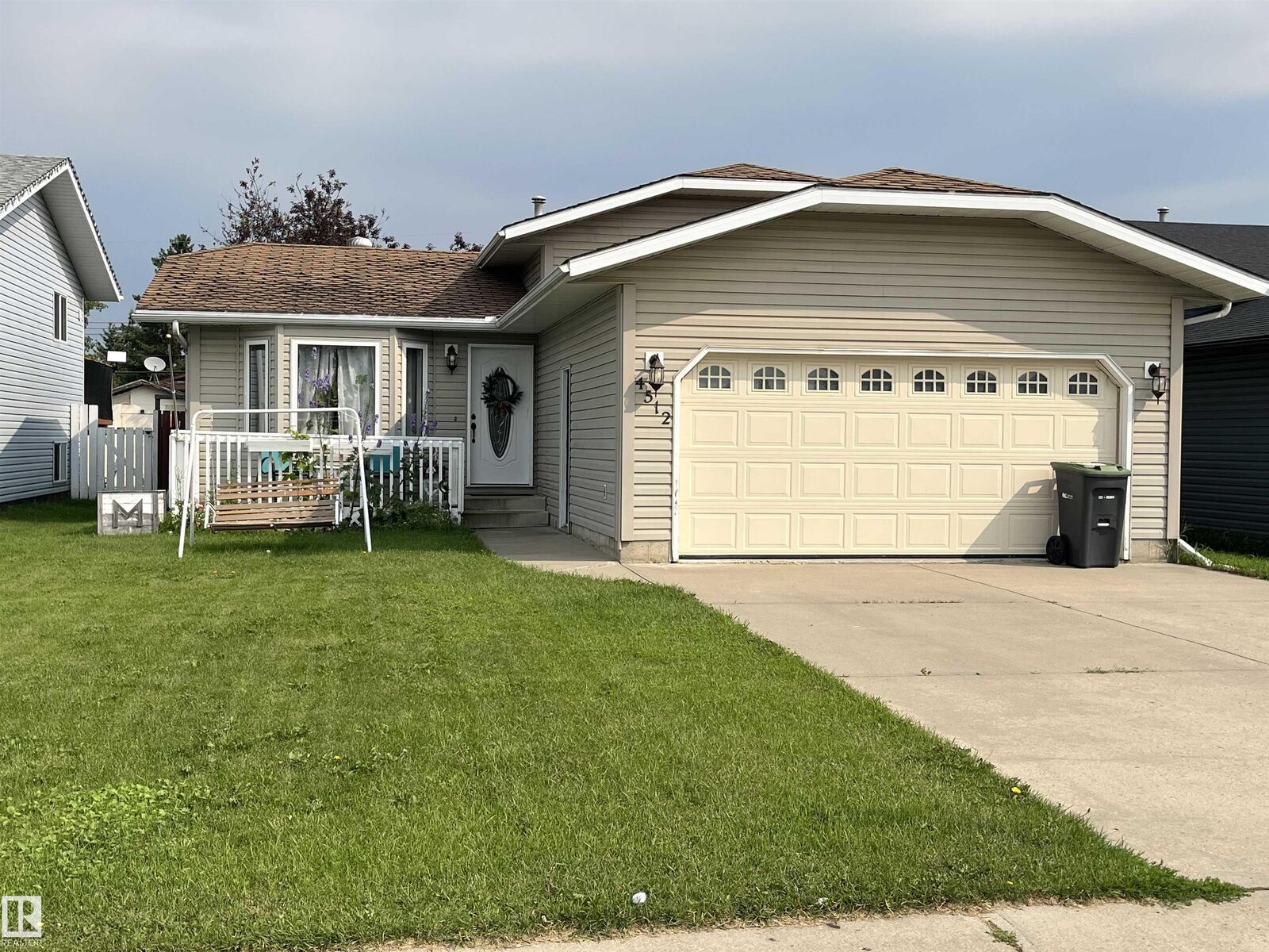 Property Photo:  4512 49 Avenue  AB T9M 1Z6 