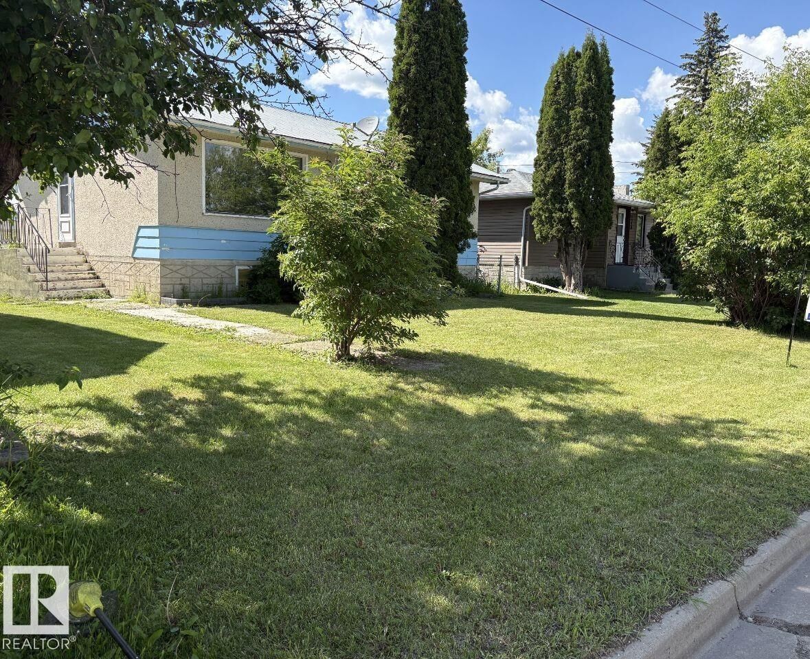Property Photo:  5024 50 Street  AB T0B 0C0 