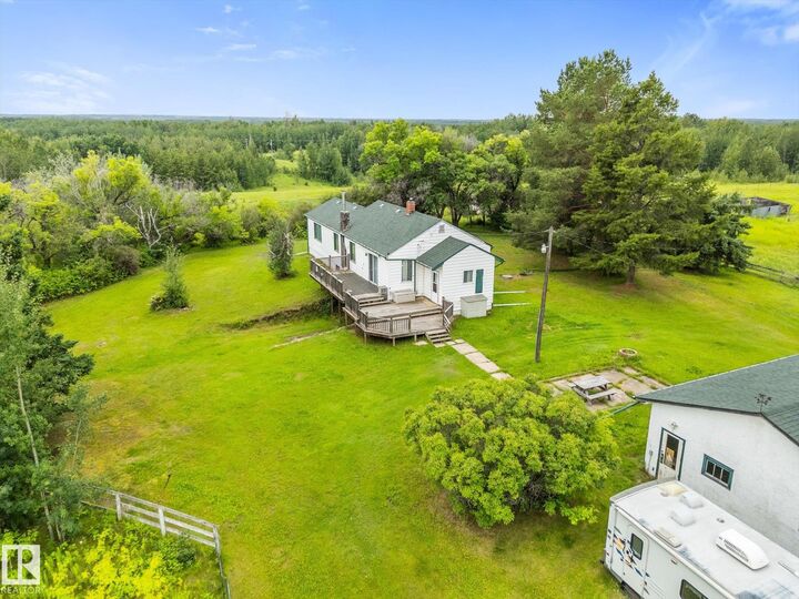 Property Photo: 53006 Rge Road 14 AB T7Y 2T3