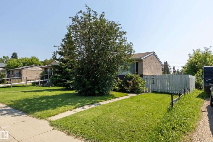 Property Photo:  15925 106 Avenue NW  AB T5P 0W6 