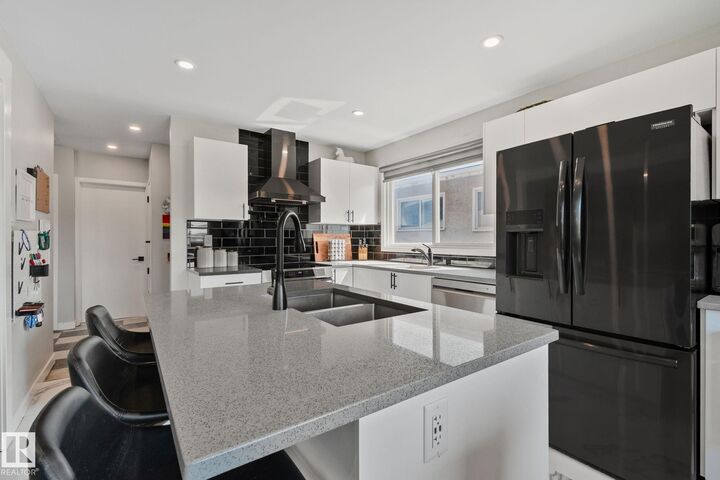 4723 105 Street NW — photo 1