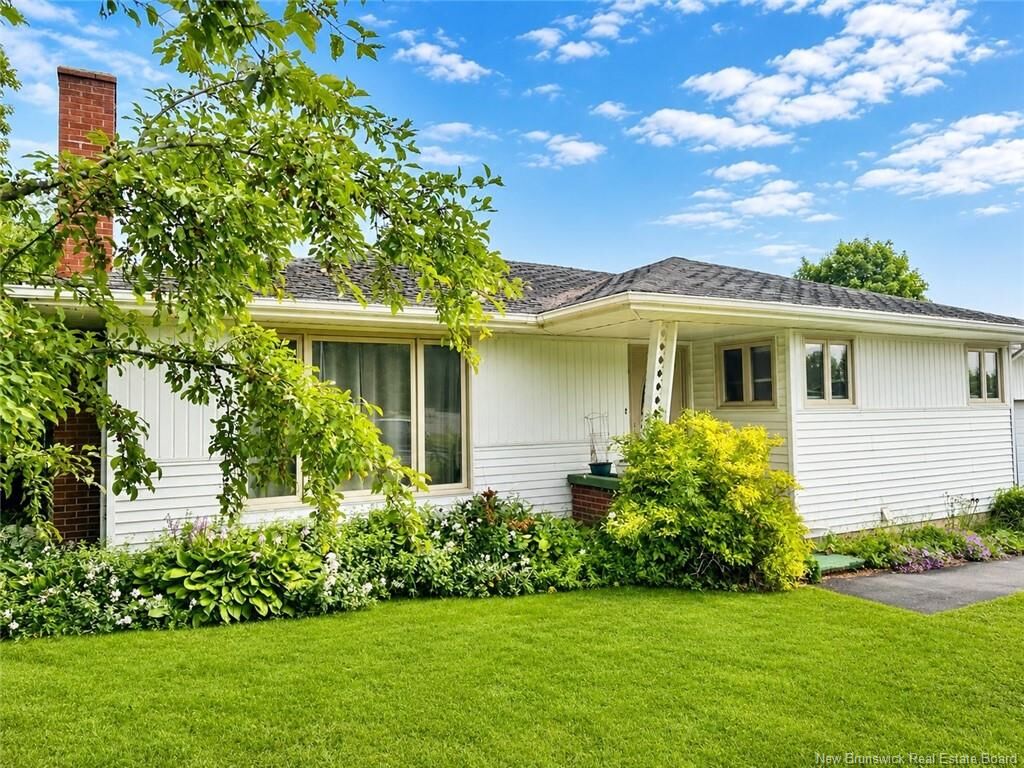 Property Photo:  688 Eh Daigle Boulevard  NB E3Z 2S1 