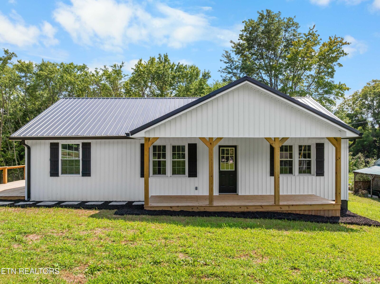 Property Photo: 994 Pinecrest Rd TN 37757