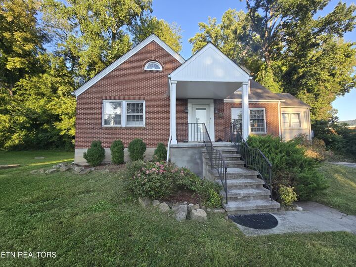 Property Photo:  400 Gloucester Ave  KY 40965 