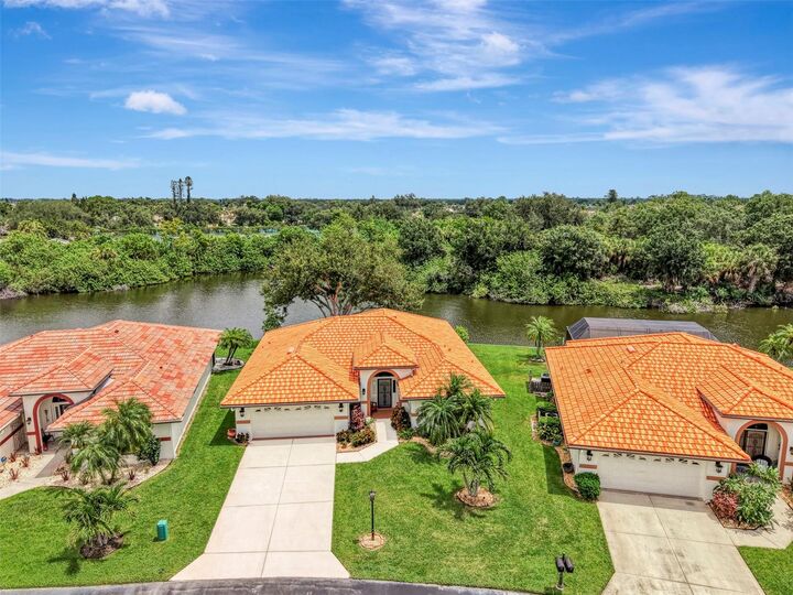 Property Photo:  1934 Cove Pointe Drive  FL 34293 