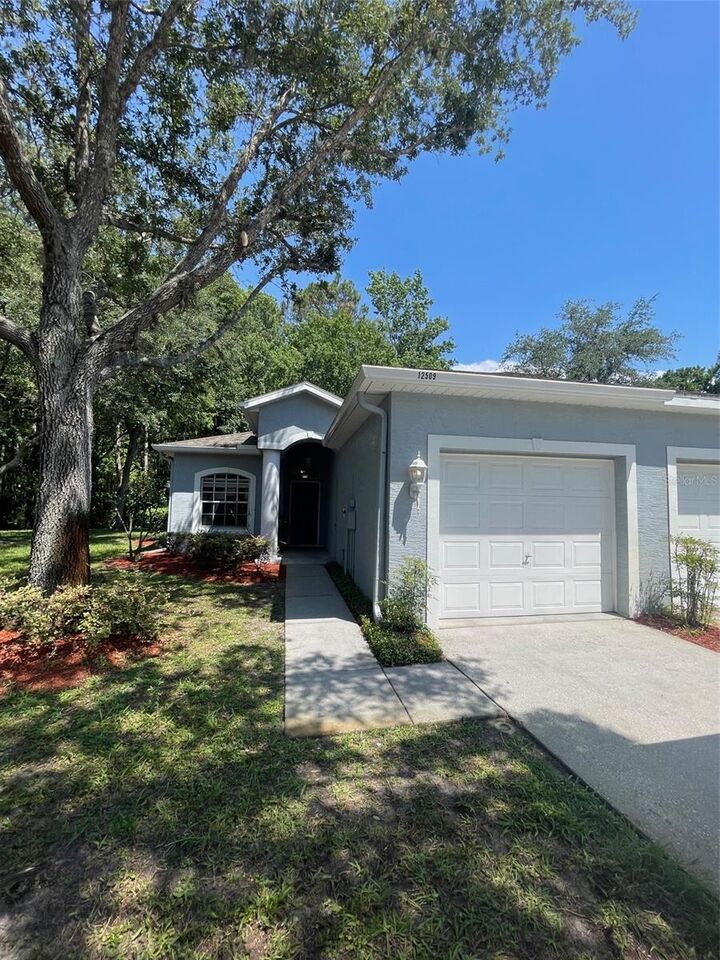 Property Photo:  12509 Cavalier Court  FL 34669 