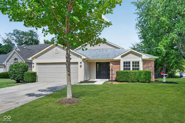 Property Photo:  6475 Hunters Green Circle  IN 46278 