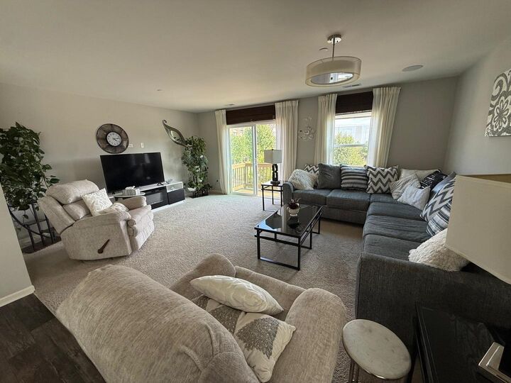 Property Photo:  701 Hickory Street 701  IL 60060 