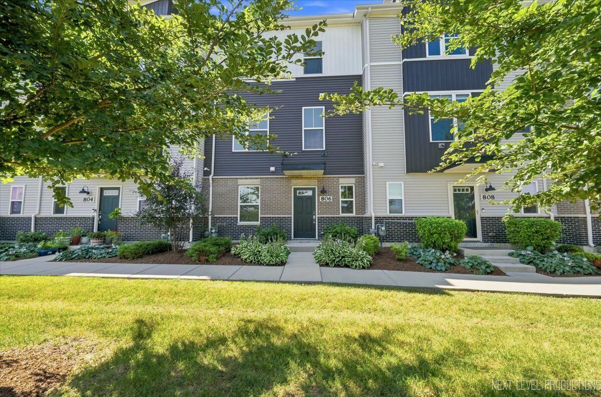 Property Photo: 806 Finley Drive IL 60504