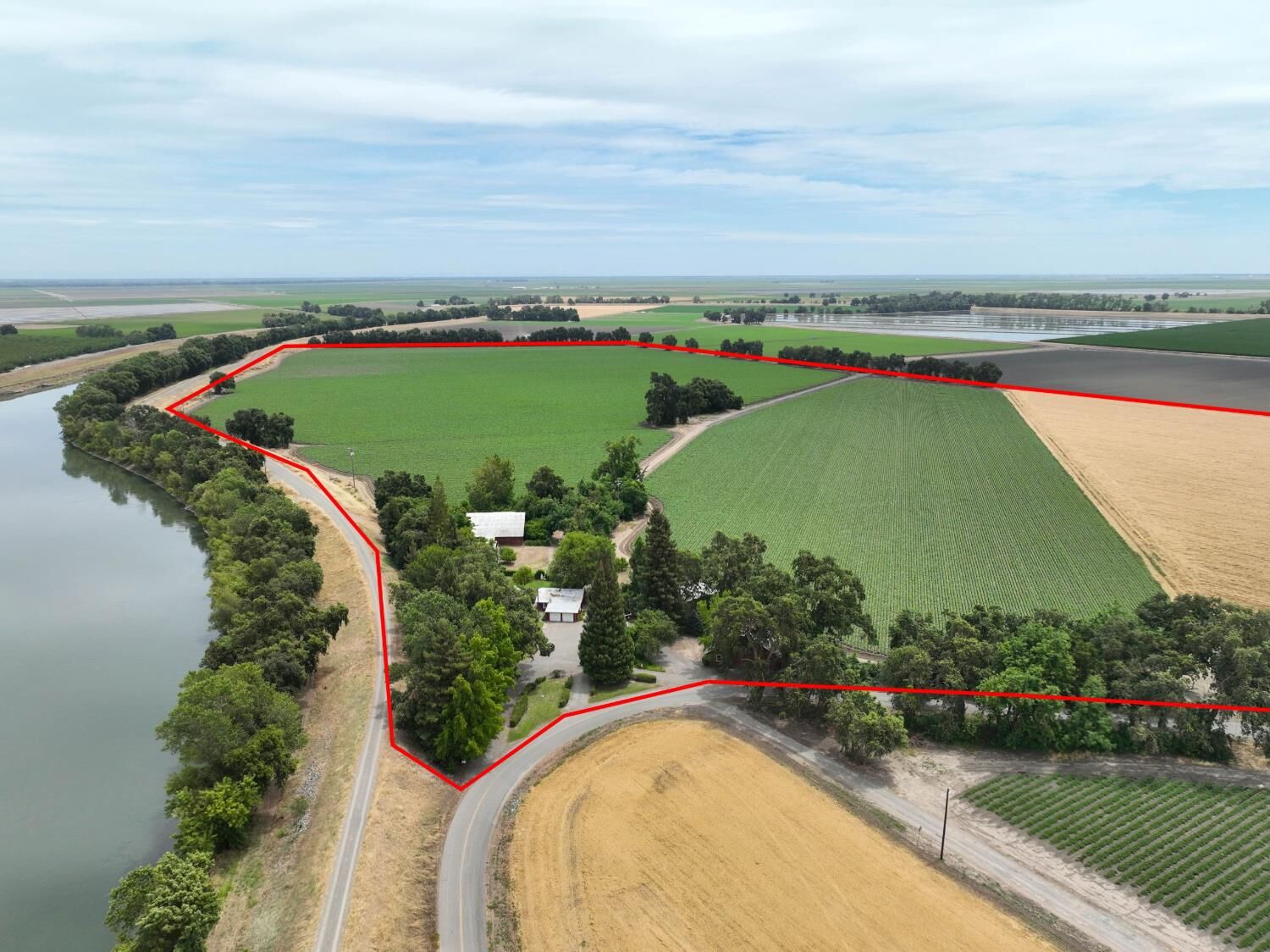 Property Photo: 916 Wilson Bend Road CA 95957