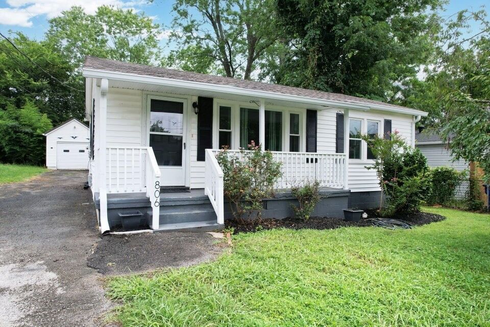 Property Photo: 806 Willow St NW TN 37311