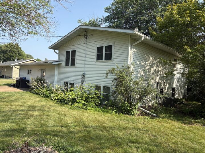 Property Photo:  406 Noland Avenue  MN 56043 
