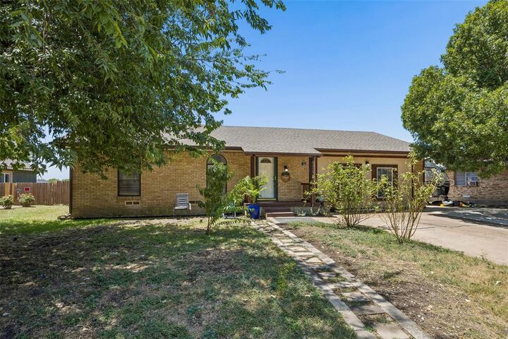 Property Photo:  111 Dunn Street  TX 75154 